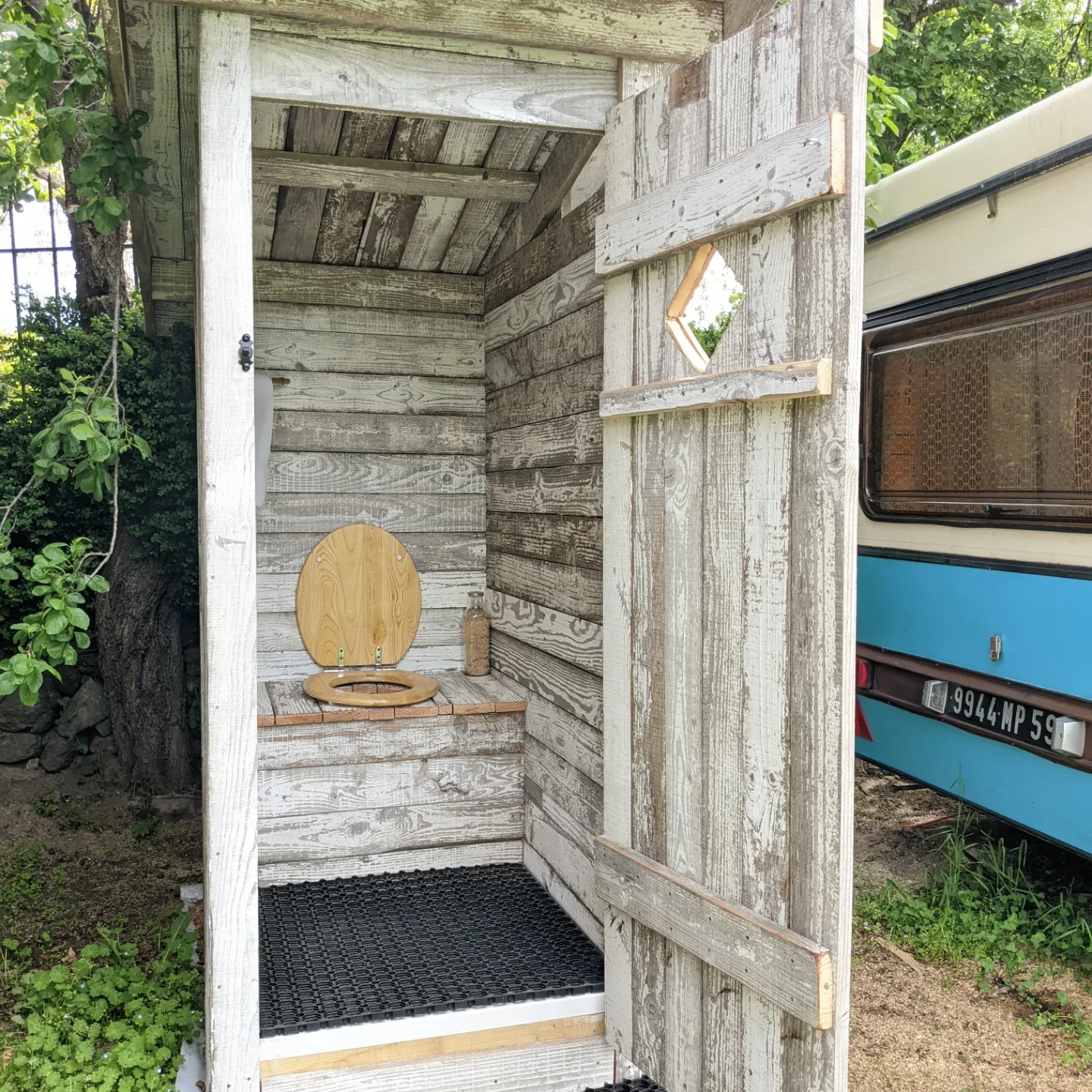 Toilettes séches et douche solaire Hébergement écologique